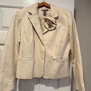 Kenar Cream Women's Blazer with Floral Accent